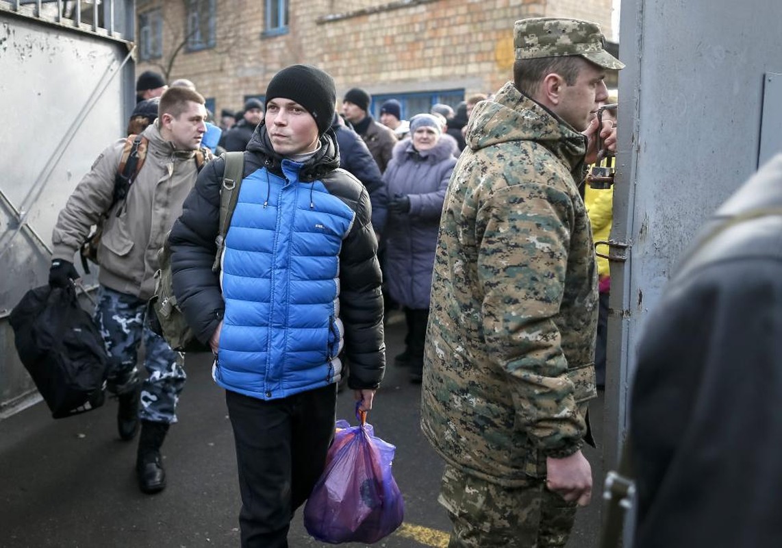 Canh tien biet bin rin cac tan binh Ukraine-Hinh-7